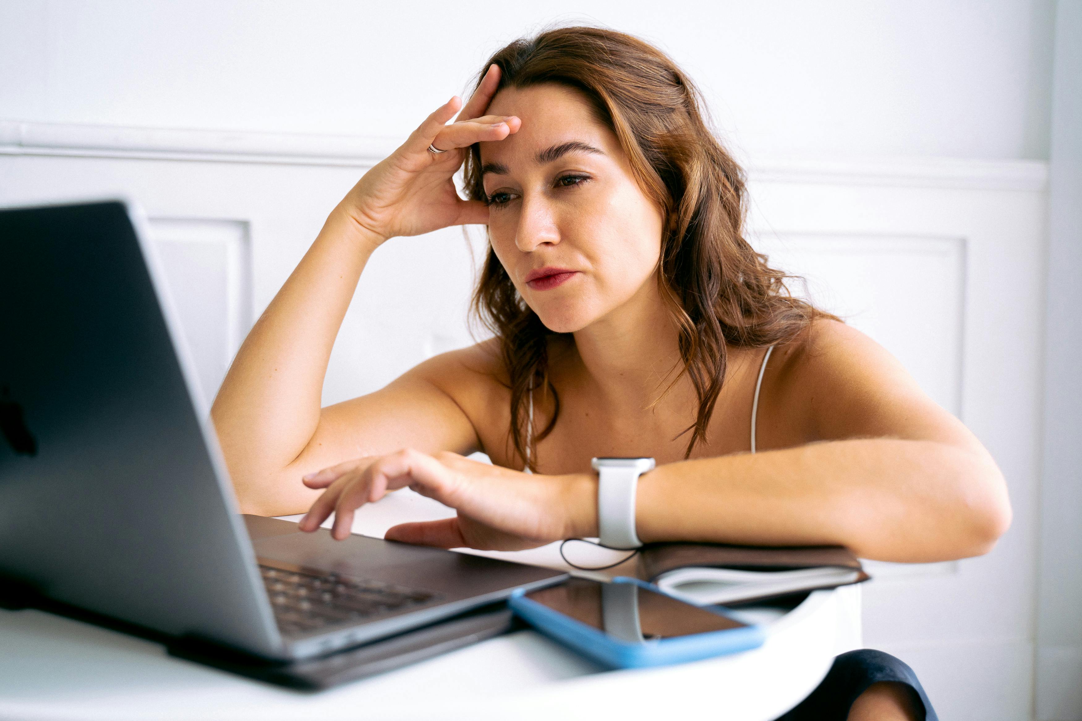 Mujer confundida en inglés