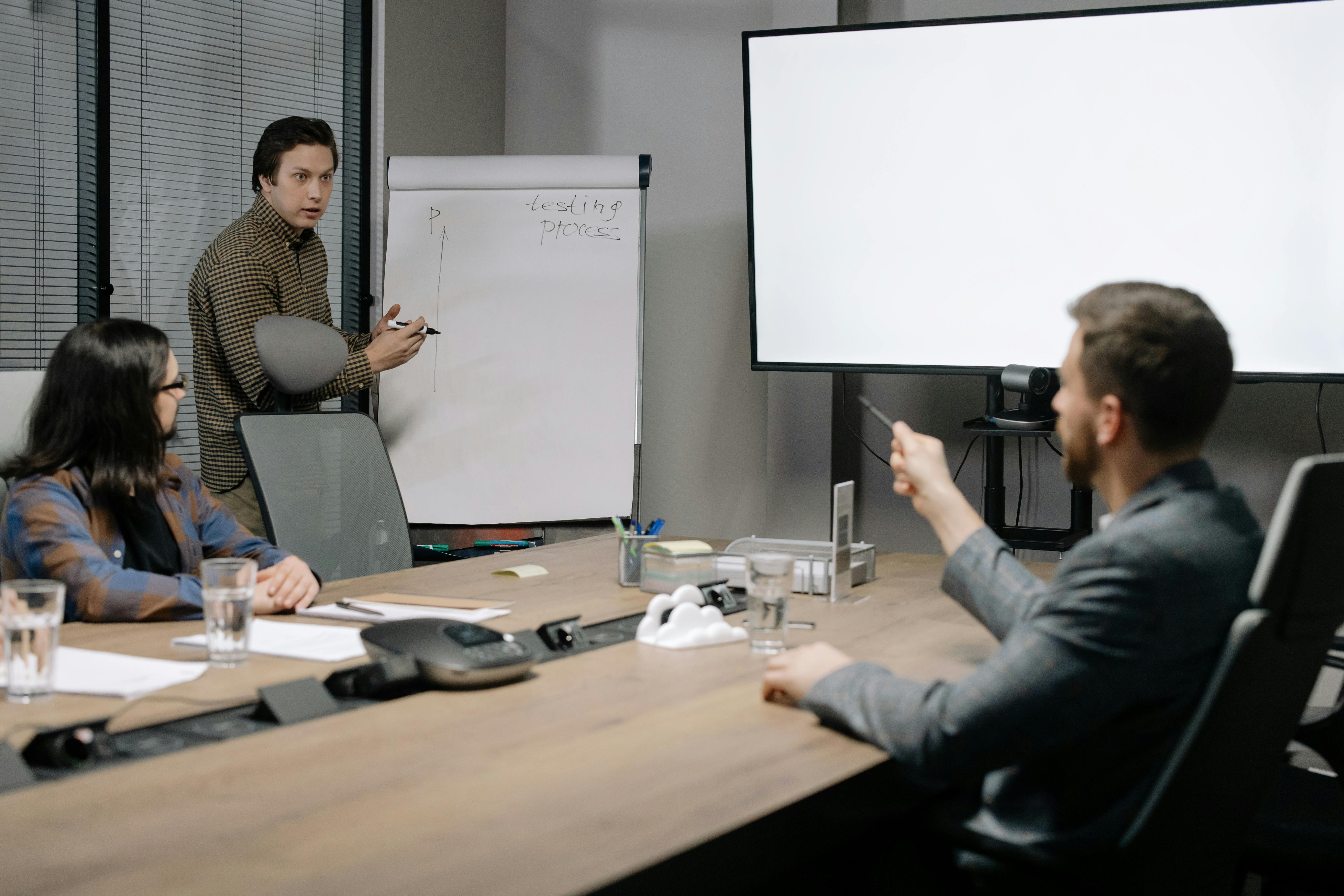 Hombres en una reunión en inglés