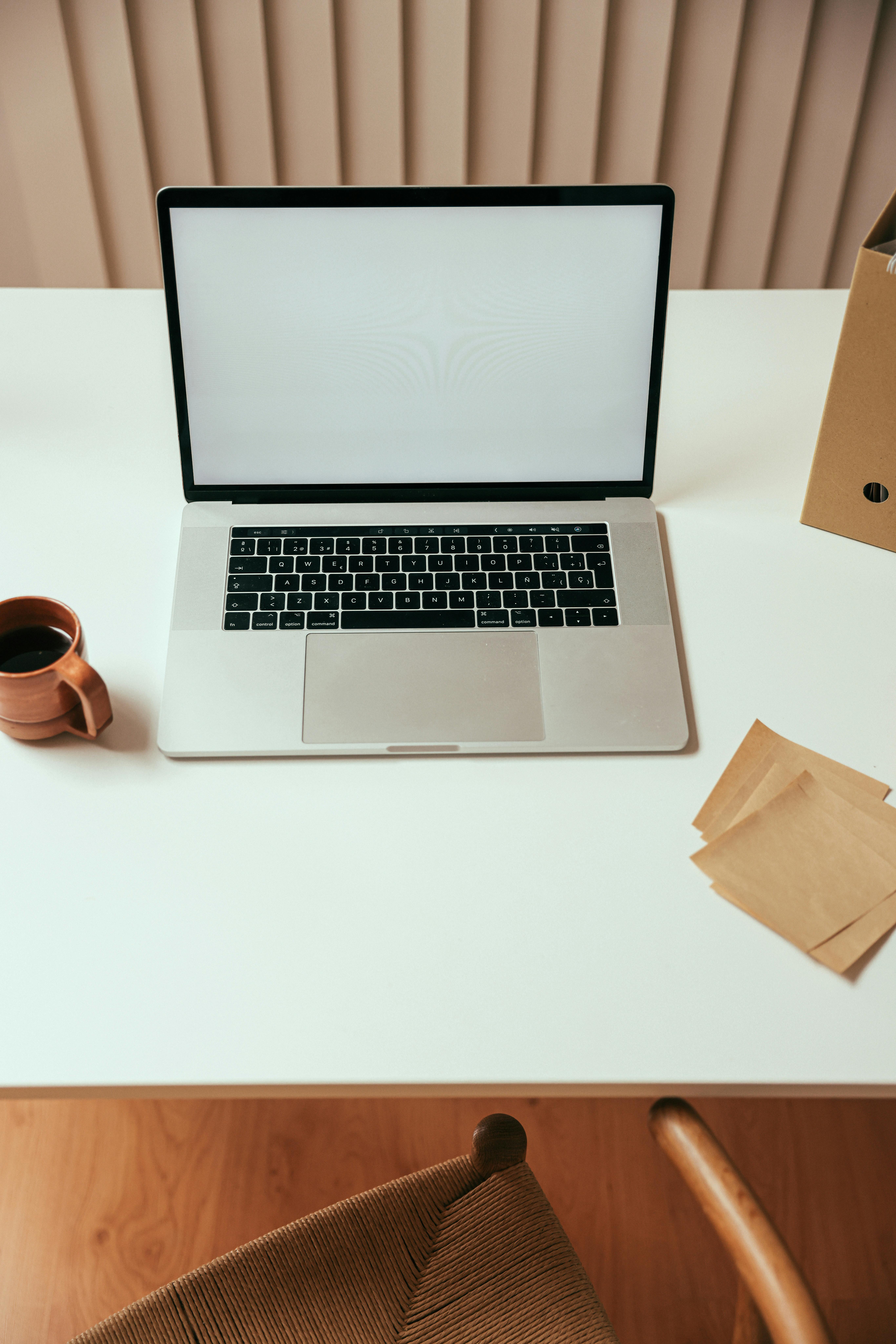 Computadora para escribir email en inglés